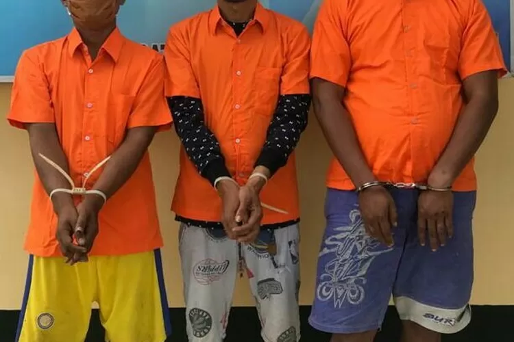 Ketiga orang pemilik Senpi Illegal ditahan di Polres Batubara. (Realitasonline/Guntur)
