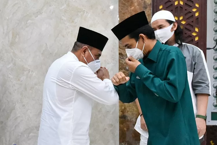 Gubernur Sumatera Utara (Sumut) Edy Rahmayadi menghadiri pengajian bersama Ustaz Abdul Somad sekaligus penandatanganan prasasti peresmian Masjid Muslimin Komplek J City Jalan, Kecamatan Medan Johor, Kota Medan, Rabu malam (12/8/2020).