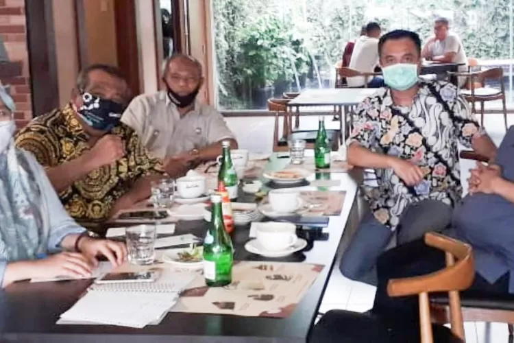 Diskusi informal program publikasi Gugus Tugas Covid 19 Plt Kadis Kominfo Sumut bersama Ketua SPS, Ketua PWI dan Ketua SMSI Sumut. (Ist)