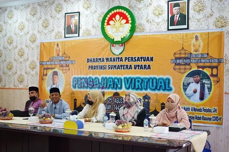 Penasihat DWP Sumut Sri Ayu Mihari Musa Rajekshah membuka pengajian virtual di Kantor DWP Sumut Jalan Teuku Cik Dik Tiro Medan, Selasa (25/8).
