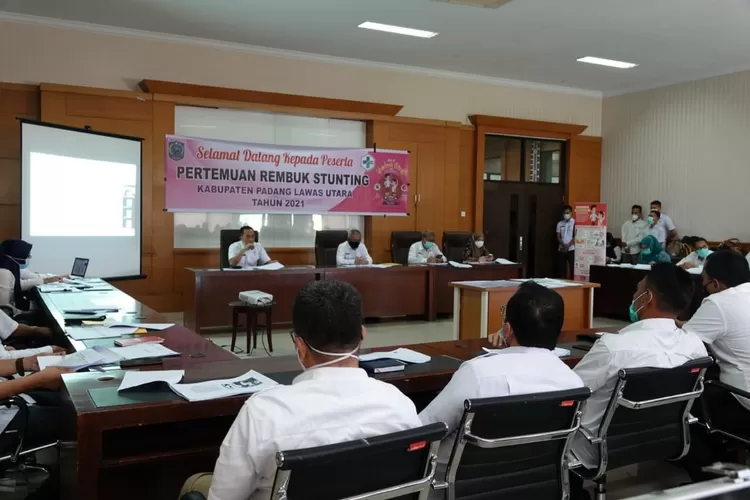 Sebagai upaya untuk percepatan pencegahan dan penanggulangan stunting, Pemkab Paluta menggelar pertemuan Rembuk Stunting yang dilaksanakan di ruang rapat Bupati Paluta, Rabu (21/04).