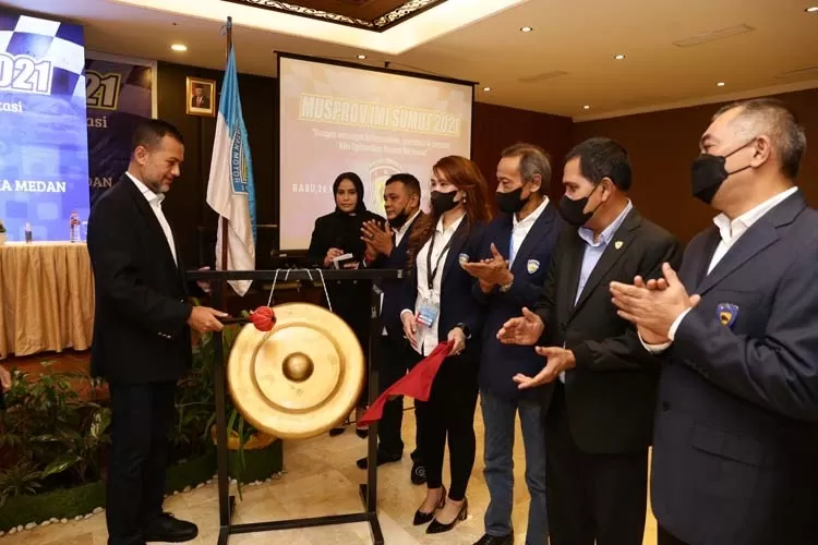 Wakil Gubernur Sumut Musa Rajekshah menghadiri Musyawarah Provinsi (Musprov) Ikatan Motor Indonesia (IMI) Sumut, Rabu (26/5), di Hall Ballroom Hotel Le Polonia, Jalan Sudirman, Medan. (DISKOMINFO SUMUT)