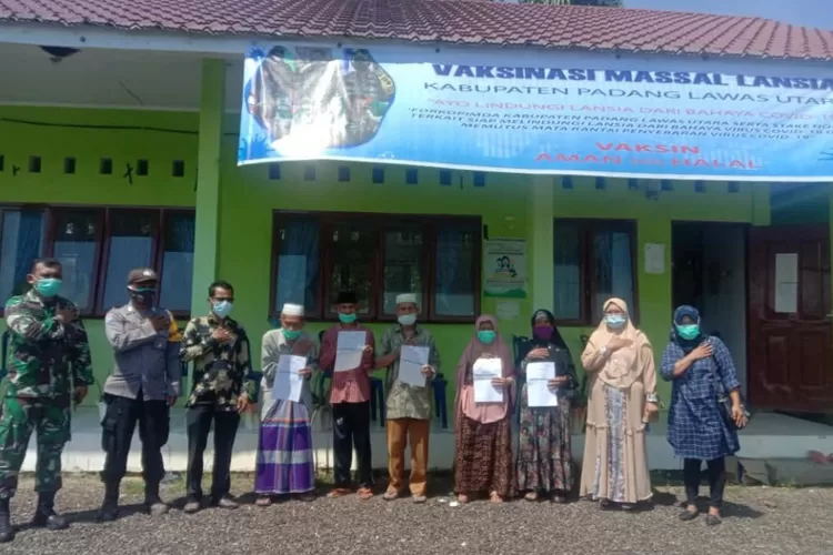 Pelaksanaan vaksinasi massal lansia di puskesmas Langkimat, kecamatan Simangambat yang berjalan lancar dan kondusif.