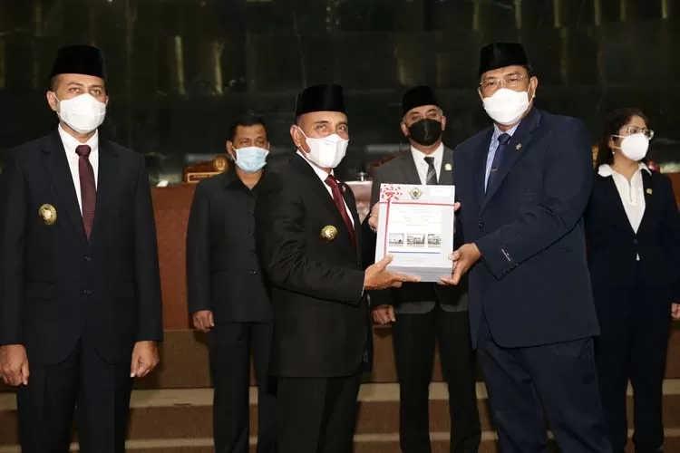 Gubernur Sumut Edy Rahmayadi didampingi Wakil Gubernur Musa Rajekshah menghadiri rapat paripurna DPRD Sumut tentang LKPD, di Gedung Dewan, Senin (24/5). Pemerintah Provinsi (Pemprov) Sumut kembali mendapatkan Opini WTP atas LKPD Tahun Anggaran 2020 oleh BPK RI. Ini merupakan Opini WTP ketujuh yang diperoleh Sumut.