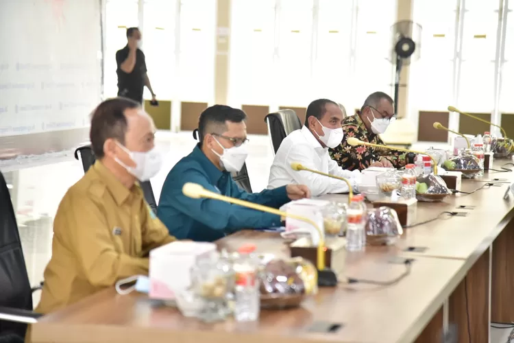 Gubernur Sumatera Utara (Sumut) Edy Rahmayadi memimpin Rapat Koordinasi Tim Pengendali Inflasi Daerah (TPID) Provinsi Sumut di Aula Tengku Rizal Nurdin, Rumah Dinas Gubernur Sumut, Jalan Sudirman Medan, Senin (28/6/2021).