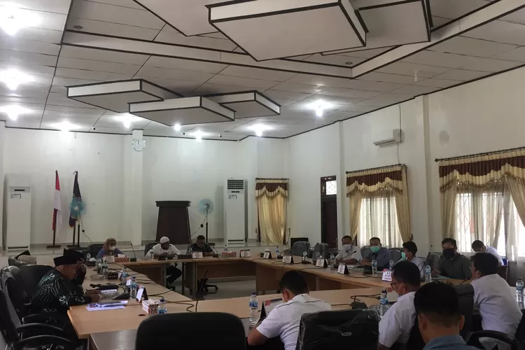 Pelaksanaan RDP dengan PTTN di aula rapat Banggar DPRD Paluta kembali ditunda, Rabu (09/06).