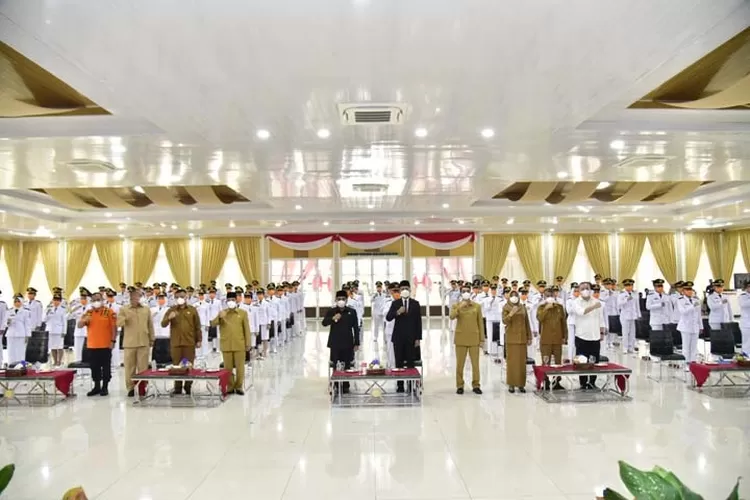 Gubernur Sumatera Utara (Sumut) Edy Rahmayadi bersama Wakil Gubernur Sumut Musa Rajekshah menerima  lulusan Institut Pendidikan Dalam Negeri (IPDN) Angkatan XXVIII di Aula Tengku Rizal Nurdin, Rumah Dinas Gubernur Sumut Jalan Sudirman Medan, Senin (9/8/2021). (Foto Dinas Kominfo Provinsi Sumut : Veri Ardian)