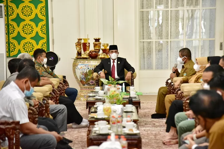 Gubernur Sumatera Utara (Sumut) Edy Rahmayadi menerima kunjungan Kelompok Kerja Percepatan Perhutanan Sosial (Pokja PPS) Provinsi Sumut dan Dewan Kehutanan Daerah (DKD) Sumut di Rumah Dinas Gubernur Sumut, Jalan Sudirman Medan, Senin (13/9/2021).
