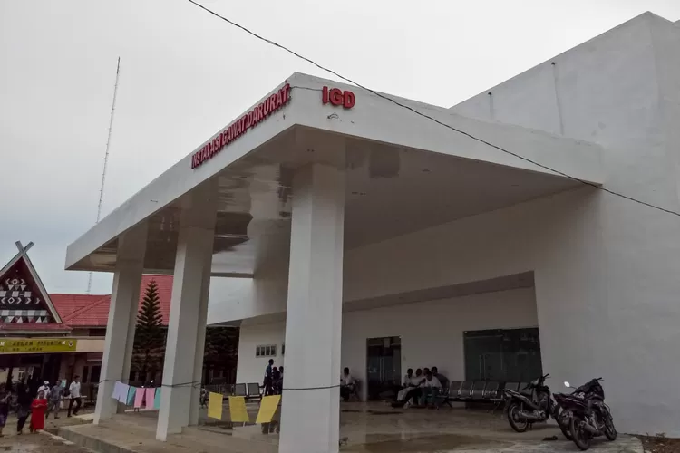 Para pegawai RSUD Sibuhuan saat melakukan aksi damai, (15/5/2019). (Ist)