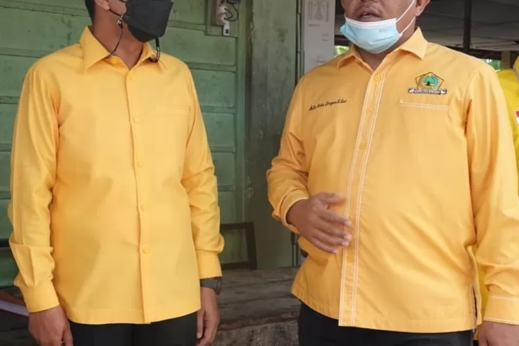 Ketua DPD II Partai Golkar Paluta Andar Amin Harahap SSTP MSi bersama Sekretaris Mula Rotua Siregar.(AKHIR S RAMBE)