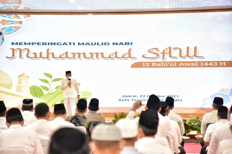 Gubernur Sumatera Utara (Sumut) Edy Rahmayadi bersama Forum Koordinasi Pimpinan Daerah (Forkompinda) Provinsi Sumut menghadiri Peringatan Maulid Nabi Besar Muhammad SAW 1443 H di Aula Tengku Rizal Nurdin, Rumah Dinas Gubernur Sumut, Jalan Sudirman Medan, Jumat (22/10/2021).