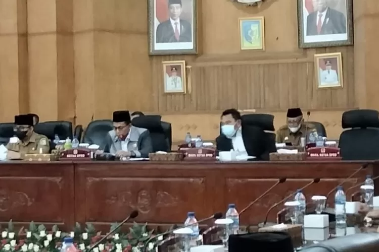 Suasana rapat paripurna pembahasan Lahan Pertanian Pangan Berkelanjutan di DPRD Batubara. (Photo :Realitasonline/H.Guntur)
