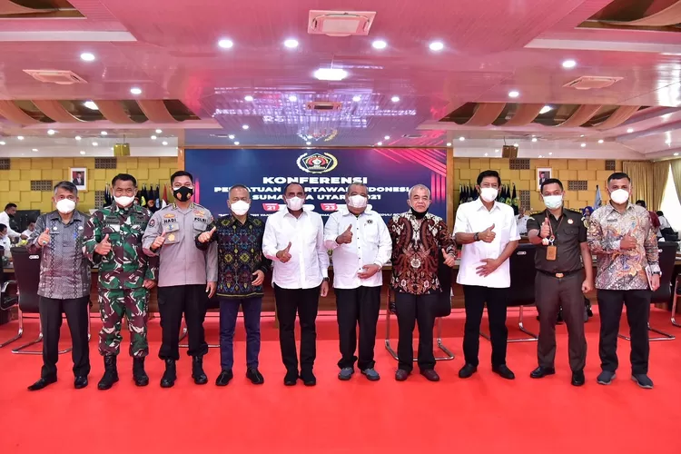 Gubernur Sumut Edy Rahmayadi membuka secara resmi Konferensi Persatuan Wartawan Indonesia (PWI) Provinsi Sumut 2021, di Aula Tengku Rizal Nurdin, Rumah Dinas Gubernur Sumut Jalan Jenderal Sudirman Nomor 41 Medan, Kamis (21/10/2021).