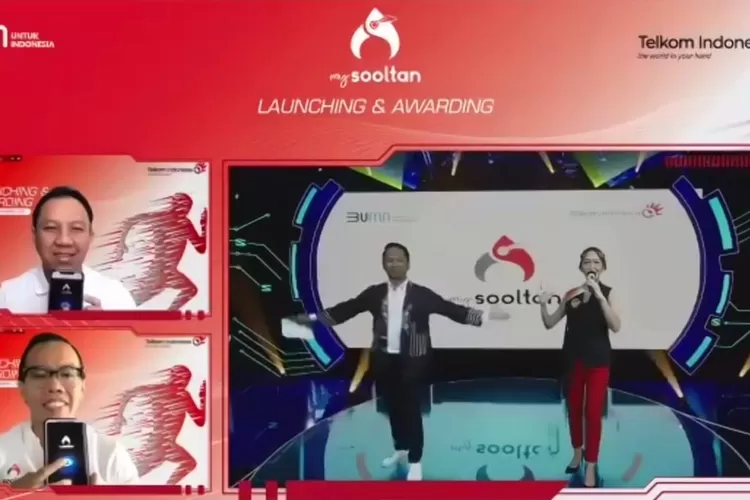 Direktur Enterprise & Business Service Telkom Edi Witjara (atas) bersama Direktur Digital Business Telkom M. Fajrin Rasyid meresmikan Digital Touch Point mysooltan dalam acara Launching & Awarding mysooltan secara virtual melalui video conference, Senin (29/11).