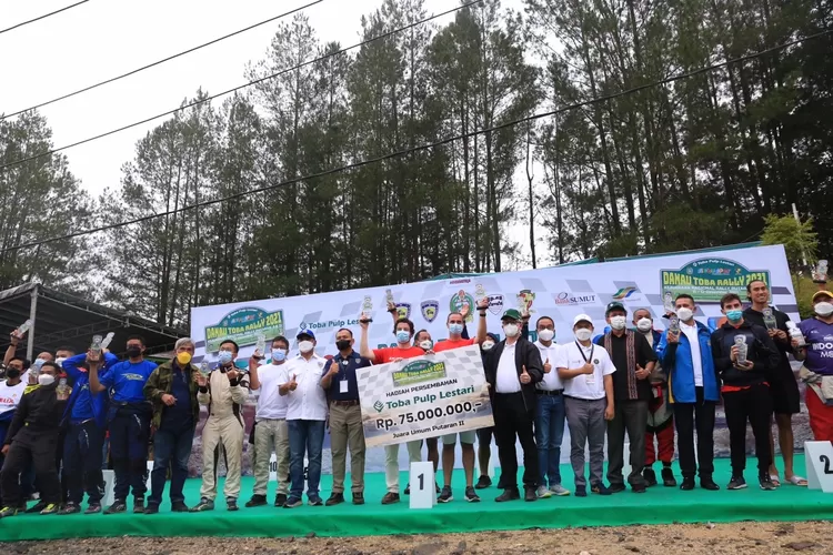 Danau Toba Rally 2021, Kejuaraan Nasional Rally Putaran I dan II di kawasan Hutan Tanaman Industri PT Toba Pulo Lestari (TPL) Sektor Aek Nauli, resmi ditutup oleh Wakil Gubernur (Wagub) Sumatera Utara (Sumut) Musa Rajekshah bersama dengan Ketua Panitia yang juga Ketua IMI Sumut Harun Mustafa Nasution, Minggu (12/12). (DISKOMINFO SUMUT)