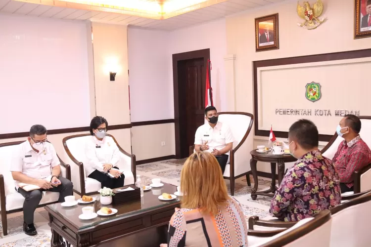 Wali Kota Medan Bobby Nasution menerima audiensi Panitia Natal Oikumene Kota Medan di Balai Kota, Rabu (15/12).