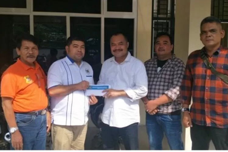 Foto: Pengurus PWI Kabupaten Paluta yang dibentukbersama ketua PWI Sumut H Farianda Putra Sinik SE di Gedung PWI Sumut Parada Harahap, Selasa (11/01).(REALITAS)