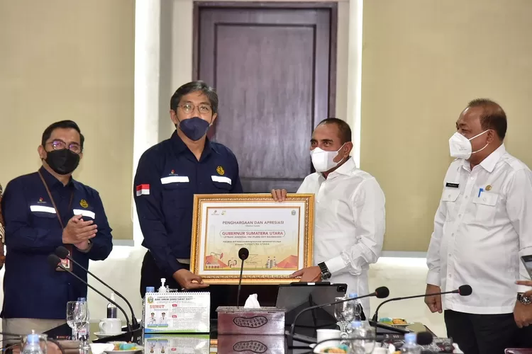 Gubernur Sumatera Utara (Sumut) Edy Rahmayadi menerima kunjungan silaturahmi Kepala Perwakilan  SSK Migas Wilayah Sumatera Bagian Utara Rikky Rahmat Firdaus beserta jajaran di Ruang Rapat Lantai 10 Kantor Gubernur Sumut, Jalan Pangeran Diponegoro 30 Medan, Kamis (13/1/2022). (Foto Dinas Kominfo Provinsi Sumut : Veri Ardian)  