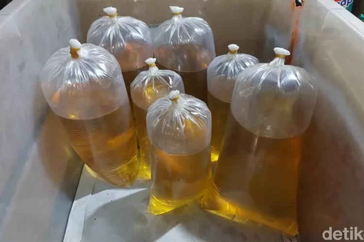 Minyak goreng sumber foto; detik.com