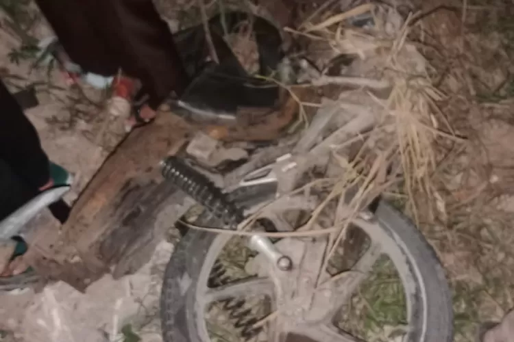 Salah satu Motor milik korban SB Tanjung dalam tabrakan beruntun di Batubara. (Photo :Realitas/ H. Guntur Sinaga)