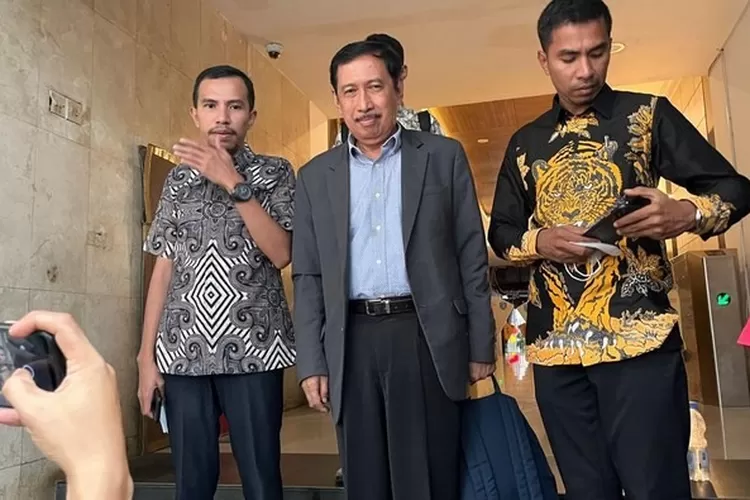 Rektor Universitas Ibnu Chaldun Musni Umar (tengah) diperiksa di Polda Metro Jaya. (M Hanafi Aryan/detikcom/ @Realitasonline.id)