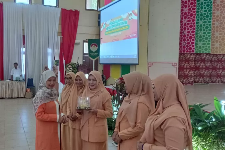 Dharma Wanita Persatuan Masa Bhakti 2019-2024 dikukuhkan.(realitasonline.id/zulmas)