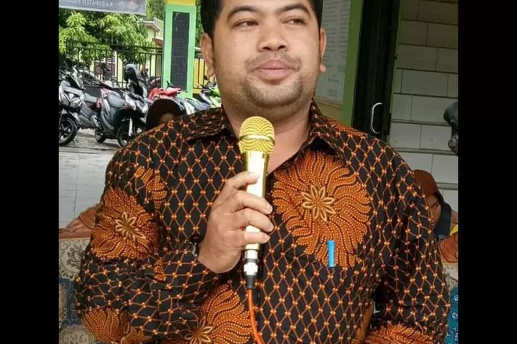 Ketua PWI Kabupaten Paluta Tohong Pangondian Harahap.()REALITAS)  