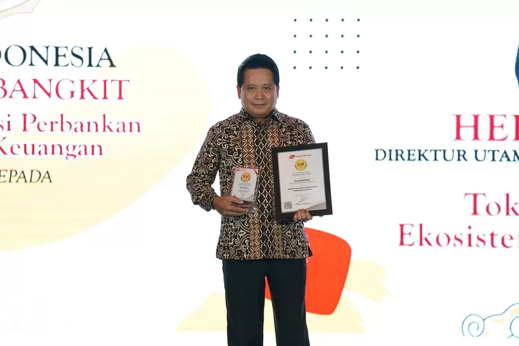 Direktur Utama PT Bank Syariah Indonesia Tbk (BSI) Hery Gunardi dinobatkan sebagai Tokoh Transformasi Ekosistem Perbankan Syariah pada acara Rakyat Merdeka Award 2022 yang mengambil tema “Untuk Indonesia Pulih & Bangkit”.(28/09)