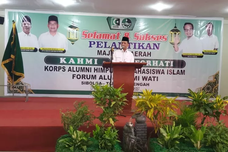Penasehat KAHMI Sumut  Syahrul M. Pasaribu memberi sambutan pada acara pelantikan pengurus Majelis Daerah (MD) KAHMI Sibolgal-Tapteng periode 2022-2027 di Hote PIA Pandan-Tapteng Sabtu (10/9/2022). (Foto : Realitasonline / Riswandy)