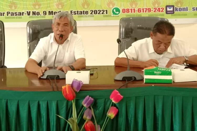 Ketua Umum KONI Sumut John Ismadi Lubis (2 kiri), didampingi Waketum III Yanto Pasaribu, Ketua PB Porprovsu 2022 H Sakiruddin SE MM (2 kanan) dan Sekretaris Dr Mesnan MKes, memimpin rapat koordinasi persiapan panitia, Rabu (19/10). (Ist)