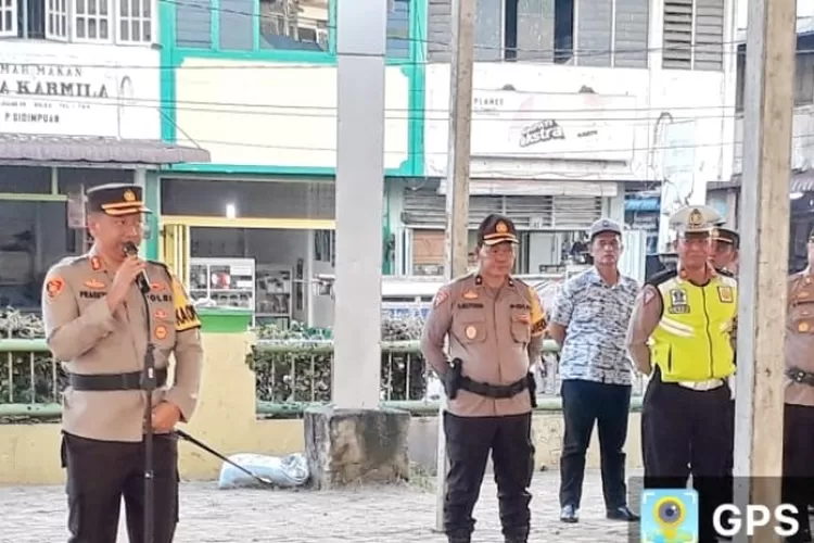 Kapolres Padang Sidempuan AKBP. Dwi Prasetyo Wibowo saat memimpin apel pasukan kesiapan PAM malam perayaan Natal 2022. (Foto : Realitasonline / Riswandy)
