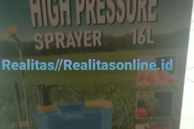  Pompa Gendong Sprayer L16, bantuan yang diterima oleh Masyarakat Desa Lau Kasumpat TA 2022.(Realitasonline.id) 