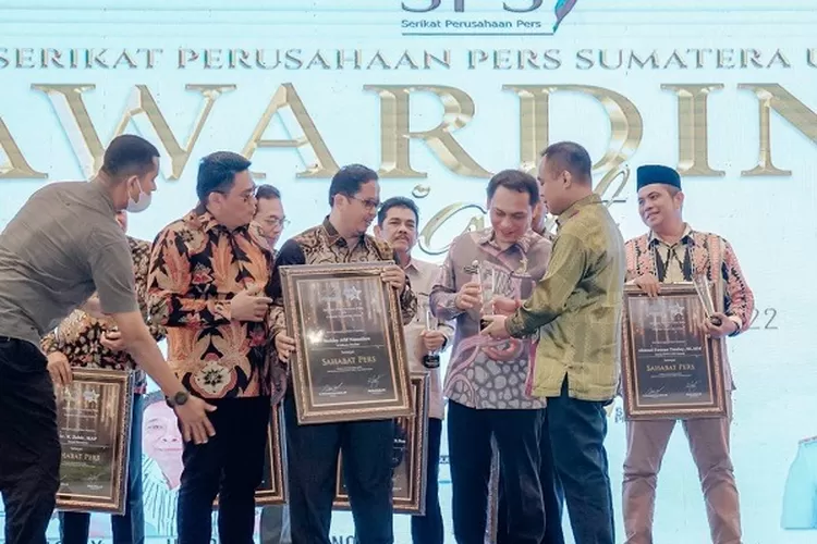 Bobby Nasution Terima Penghargaan Sahabat Pers dari SPS Sumut 