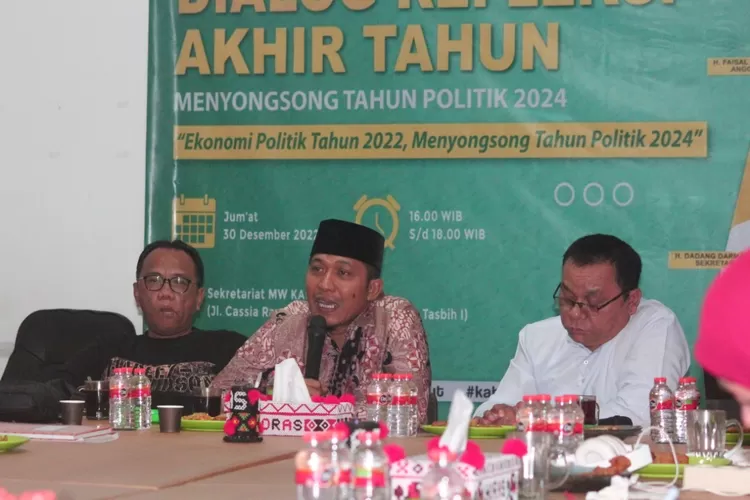 Anggota DPD-RI Faisal Amri dan politisi senior Fadly Nurzal saat menjadi narasumber dialog akhir tahun yang digelar KAHMI Sumut