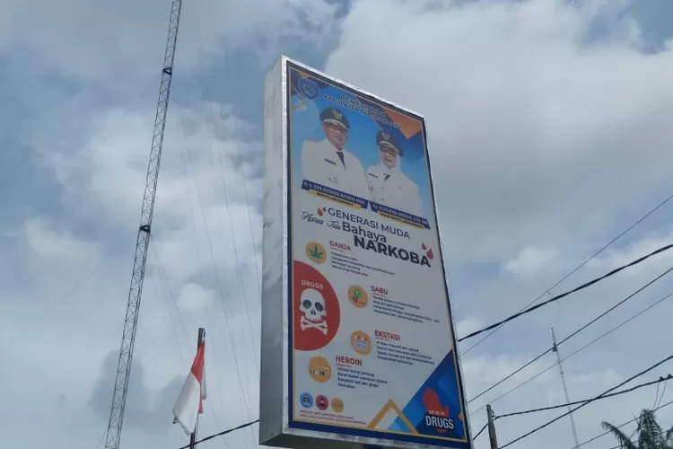 Salah satu Neon Box yang dipasang di depan kantor kades di Labuhanbatu