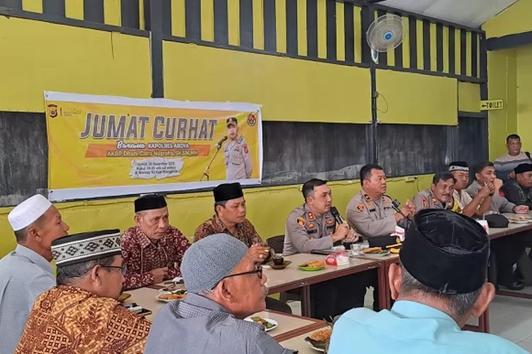Foto: Kapolres Abdya, AKBP Dhani Catra Nugraha, Jumat (30/12) bersama para Imuem Mukim dalam wilayah kabupaten setempat dalam kegiatan forum aduan masyarakat Jumat Curhat.