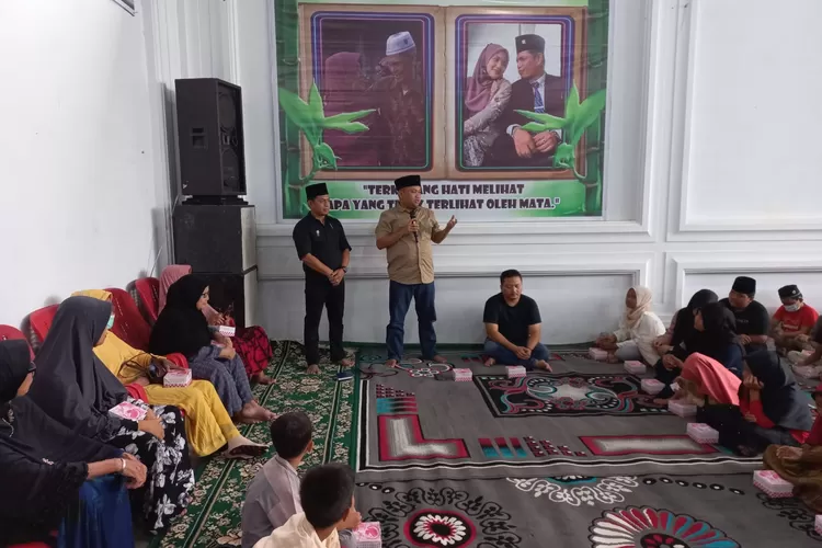 Saat doa bersama anak yatim, lansia dan ibu-ibu perwiritan