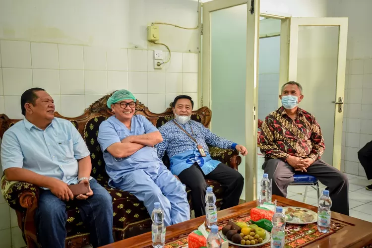 Wali Kota Padang Sidempuan Irsan Efendi Nasution meninjau pelaksanaan pelayanan KB Kontap metode operasi wanita gratis di RSUD Padang Sidempuan. (Foto : Realitasonline / Rahmat Irfansyah)