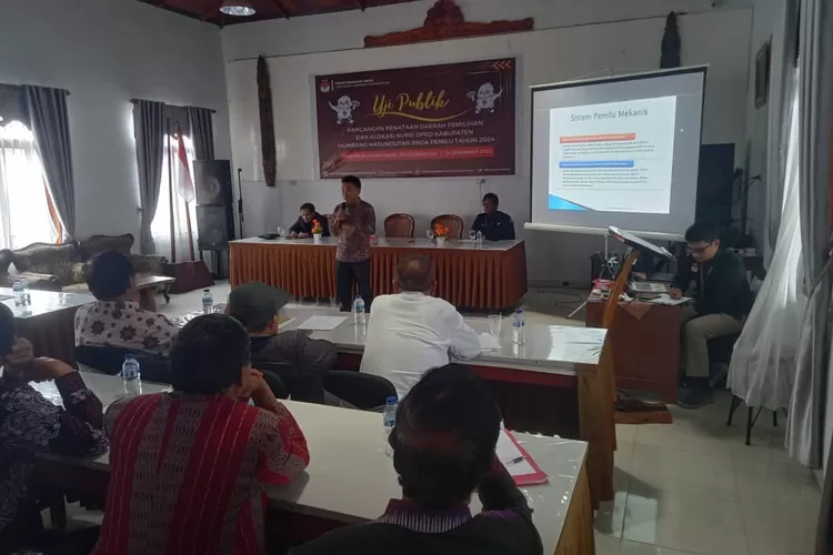 Uji publik rancangan dapil oleh KPU Humbahas (Foto: Realitas/tansir)