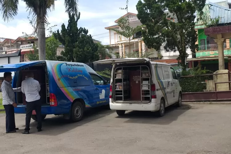 Mobil mini bus menjadi Perpustakaan keliling yang anggarannya disoroti LSM