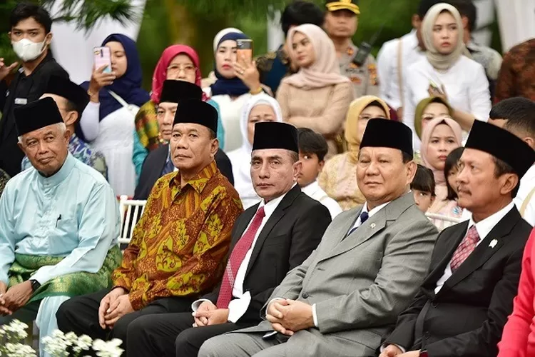 Gubernur Sumatera Utara Edy Rahmayadi menghadiri prosesi pernikahan Muna Soraya Putri dan Dahnil Anzar Simanjuntak bersama Menteri Pertahana (Menhan) Prabowo Subianto di Teras Alam, Patumbak, Deliserdang, Jumat (27/1).