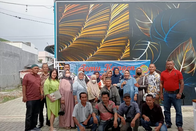 Para alumni SMA Nusantara Lubuk Pakam foto bersama