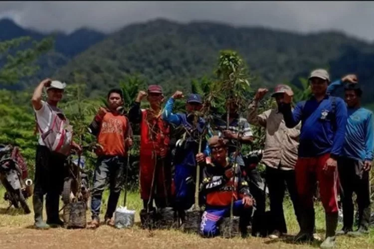 Serikat Petani Penampihan Peringati Hari Gerakan Satu Juta Tanam Pohon