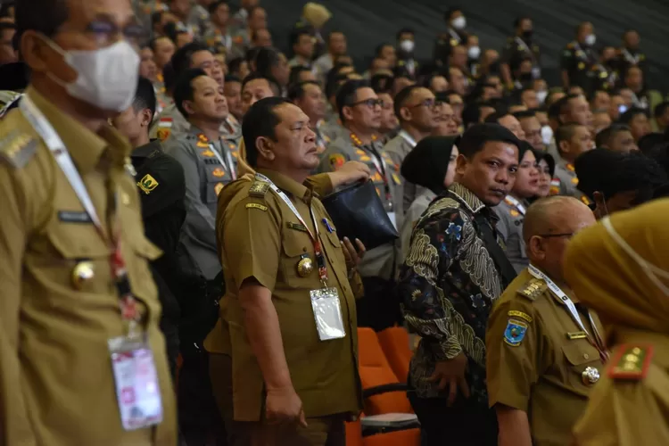 Walikota Padang Sidempuan diantara peserta Rakornas KDh dan Forkopimda di Bogor.