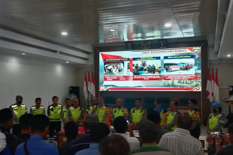 Kapolres Tanah Karo saat memberi penjelasan dalam keterangan pers