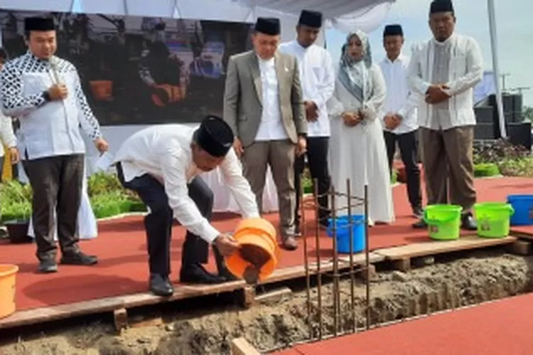 Saat peletakan batu pertama pembangunan gedung Qur'an center