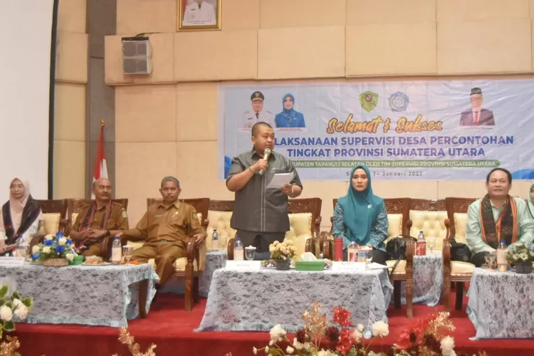 Bupati Tapsel H Dolly Pasaribu memberi sambutan saat menerima kunjungan Tim Supervisi Desa Binaan Provsu. (Foto : Realitasonline/Riswandy)