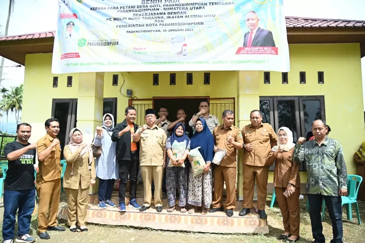 Wakil Walikota Padang Sidempuan bersama alumni UISU tergabung dalam PT WAT