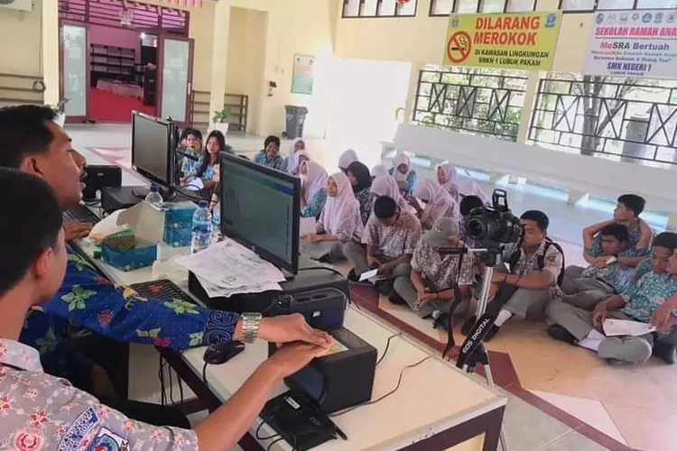 Proses perekaman KTP-el Siswa SMKN I Lubuk Pakam