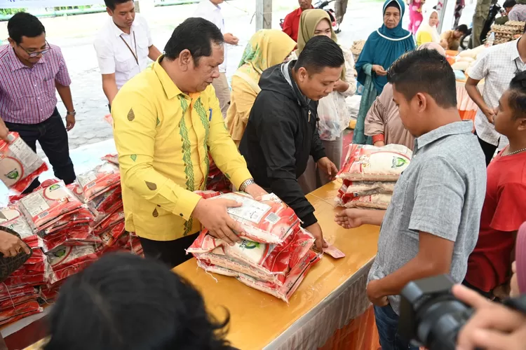 Walikota Padang Sidempuan mengunjungi stand beras saat meninjau GPM hari terakhir